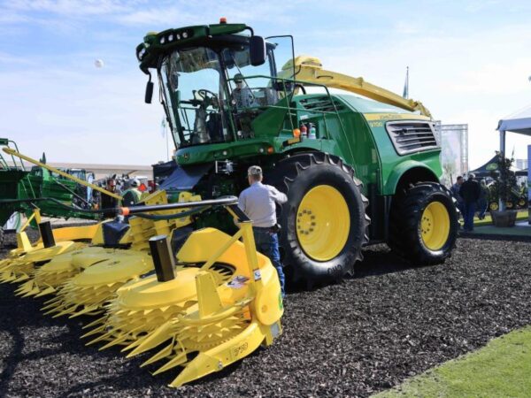 John Deere announces mass layoffs in Midwest amid production shift to Mexico