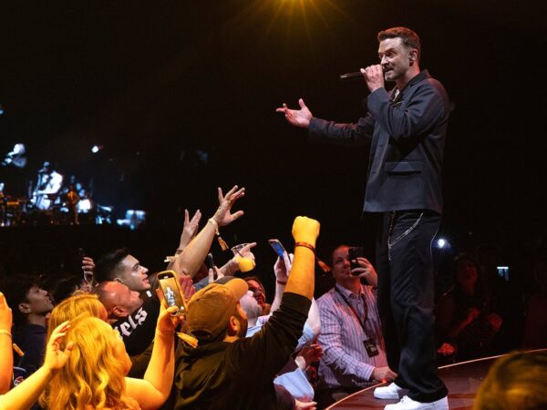 Justin Timberlake Seemingly Pokes Fun at DWI Arrest During Concert