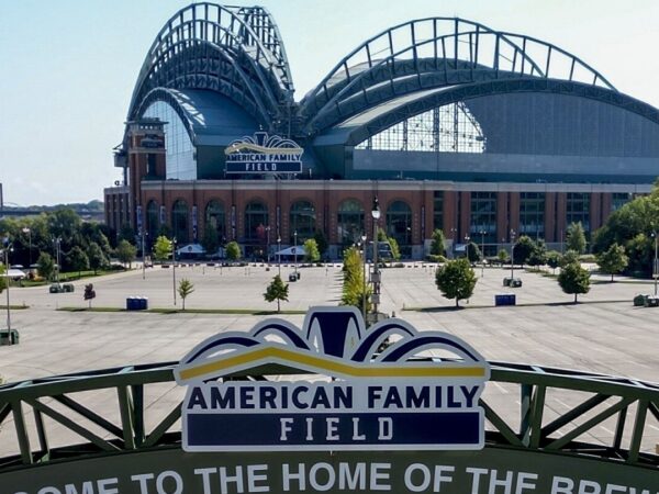 One day after malfunction results in 11 injuries, escalators operating again at Brewers' stadium