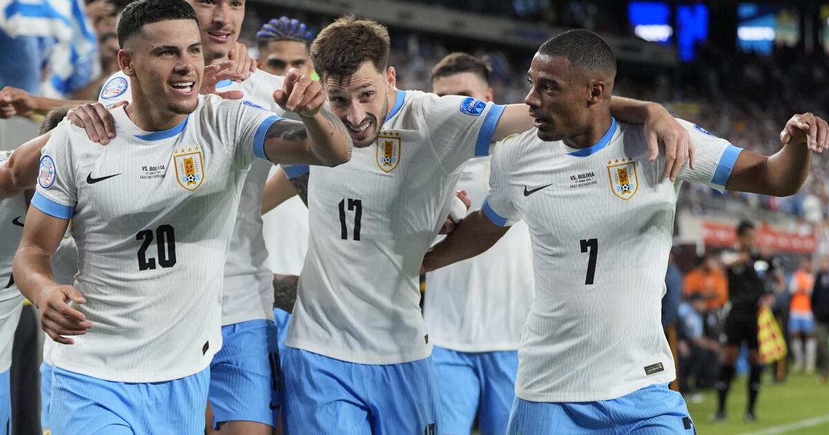 Uruguay destroza a Bolivia y pone un pie en cuartos de Copa América