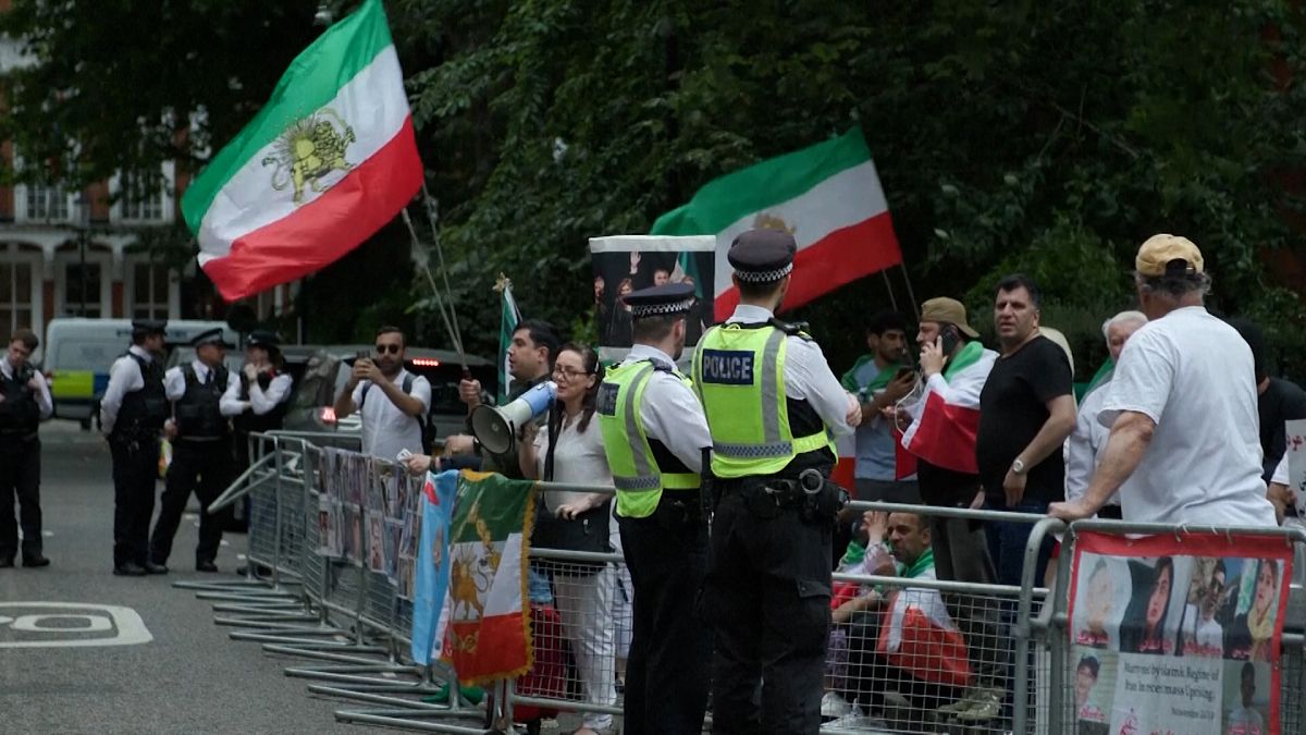 Video. Iranian exiles in London protest as elections take place