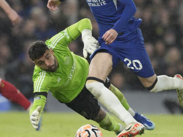 Arsenal signs goalkeeper David Raya from Brentford after he played on loan last season