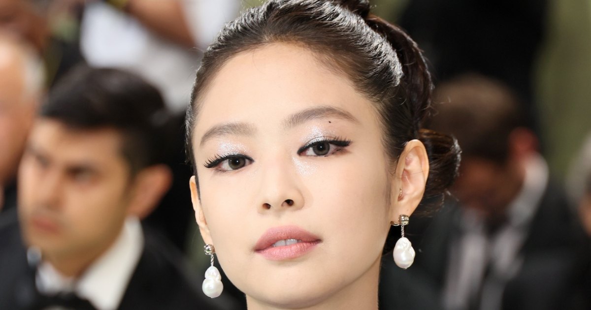 Blackpink’s Jennie Apologizes After Being Filmed Vaping Indoors