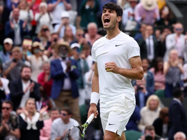 Carlos Alcaraz Overcomes Slump To Reach Wimbledon Quarter-Finals