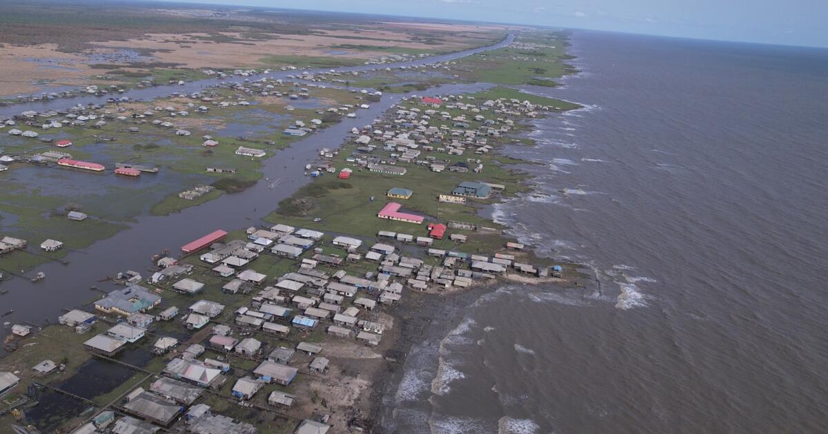 Comunidad nigeriana creada para ser una utopía cristiana está impotente ante el avance del mar