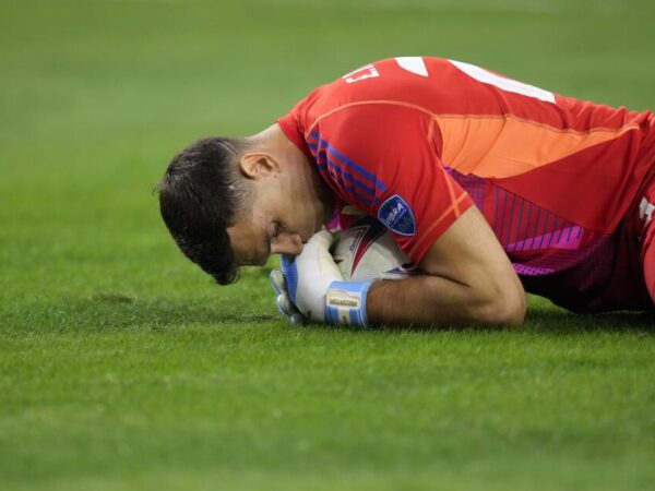 'Dibu' salva a Argentina en penales ante Ecuador y la coloca en cuartos de Copa América