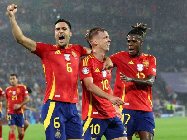 Espanha bate a Alemanha, vai à semifinal da Eurocopa e 'aposenta' Kroos