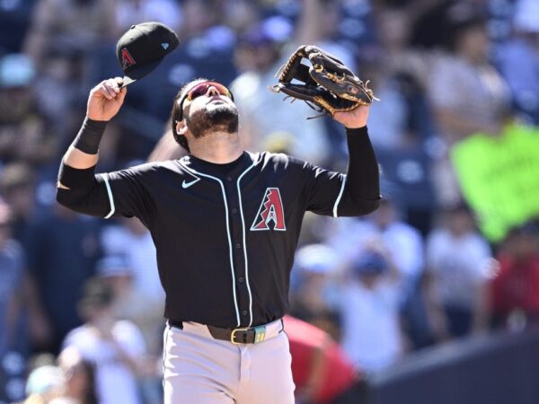 Eugenio Suarez looks to help D-backs salvage split vs. Braves