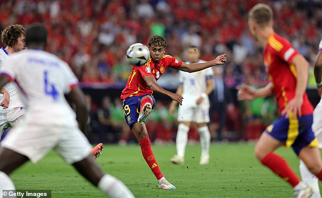 Lamine Yamal curled home a brilliant goal from distance to bring Spain level in their semi-final