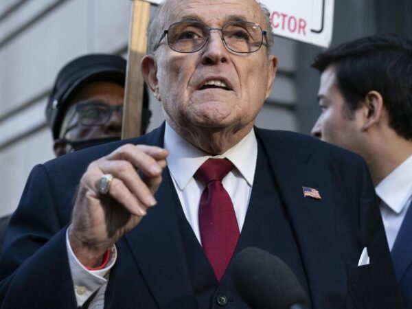 Giuliani despojado de licencia de abogado en Nueva York; corte halla que mintió sobre elecciones