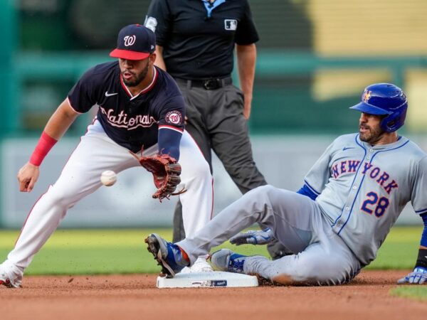 J.D. Martinez makes Mets return with new cleats after bizarre injury