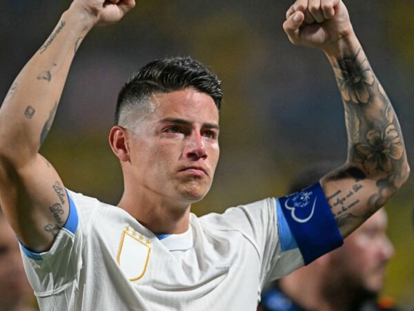 James Rodríguez chora após colocar Colômbia na final da Copa América