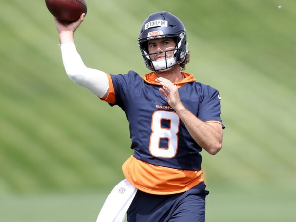 Jarrett Stidham working out with teammates, including Courtland Sutton, at TCU