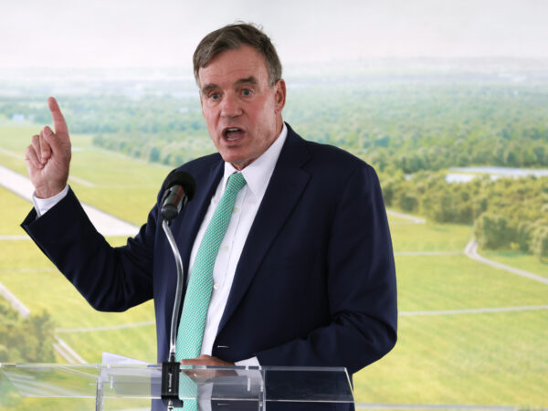 Mark Warner at Dulles