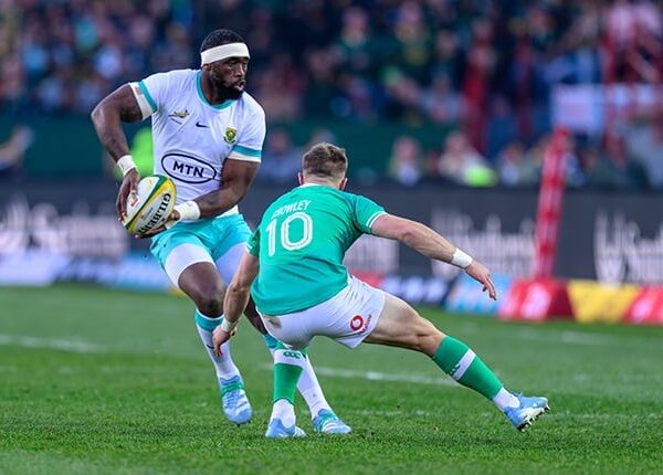 Siya Kolisi runs at Jack Crowley during the first Test at Loftus (Anton Geyser/Gallo Images)