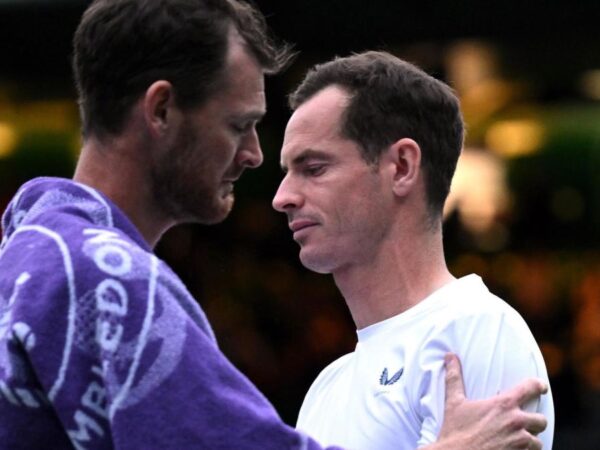 Murray thanks Wimbledon for 'emotional' farewell celebration