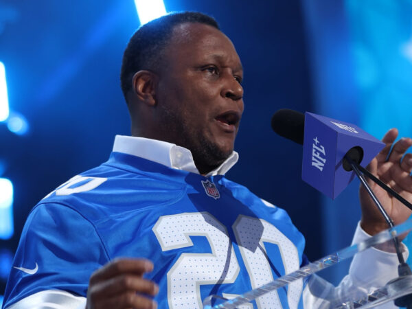 NFL Legend Barry Sanders Cleared to Resume Normal Activities After Health Scare | News, Scores, Highlights, Stats, and Rumors