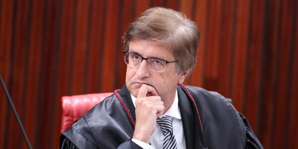 PGR deve decidir sobre denúncias contra Bolsonaro só no fim do ano