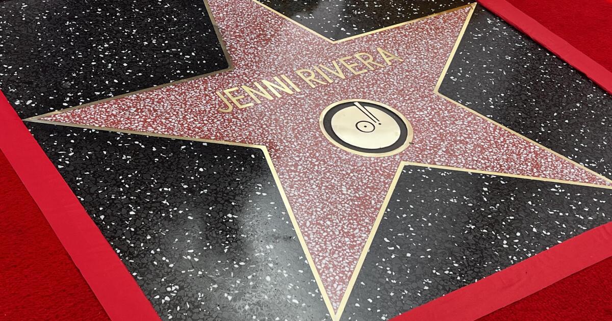 Restauran la estrella de Jenni Rivera tras haber sido vandalizada en el Paseo de la Fama de Hollywood