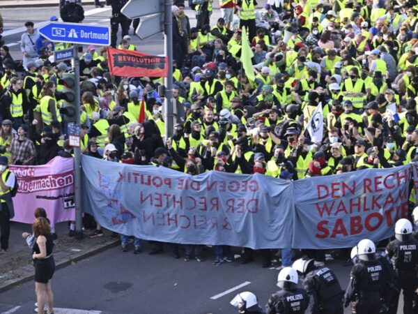 Thousands protest against far-right AfD party convention