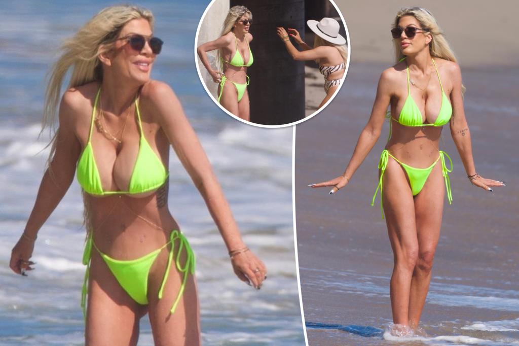 Tori Spelling shows off figure in neon green bikini