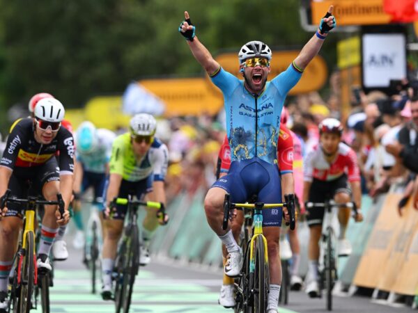 Tour de France | HISTORIE - Mark Cavendish wint 35e etappe en rijdt Eddy Merckx uit de boeken!