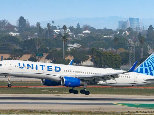 United Airlines plane loses tire after takeoff at LAX