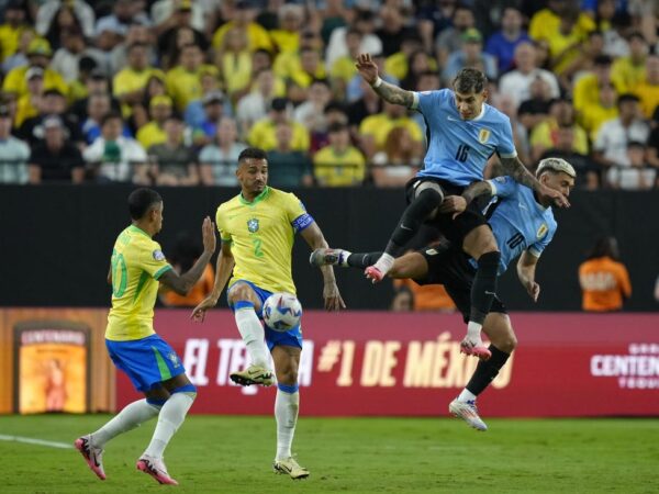 Uruguay outlasts Brazil in PKs to reach Copa semis