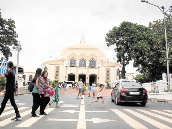 West PH Sea: PCG receives 2 images of Our Lady of Peace and Good Voyage as gifts