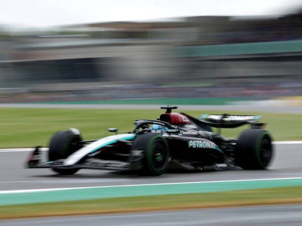 ¡Sorpresivo dominio! Mercedes hace el 1-2 en la P3 del GP de Inglaterra; Checo Pérez sigue mostrando mejoría – Fox Sports